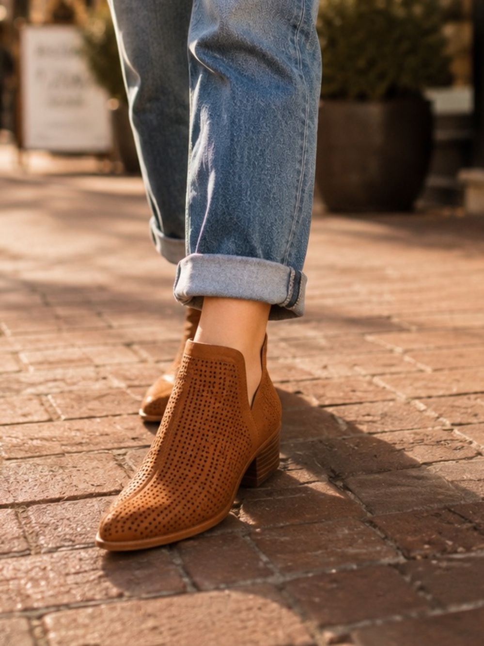 Vince Camuto Cognac Perforated Leather Ankle Booties Women's 8M Cutout Booties